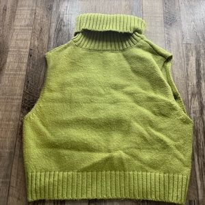 Cropped fuzzy, soft turtle neck. Not itchy.